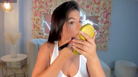 Snapshot of valeriaroldanx chatting on February 2025 11:04:02 PM Valeria online show from February 2025 11:04:02 PM