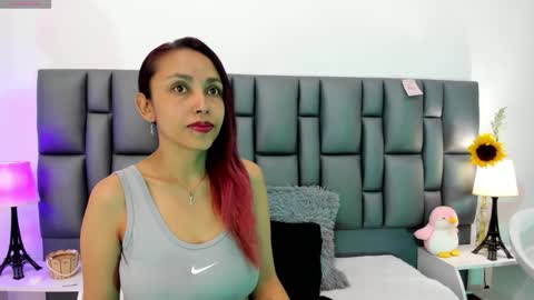 Valeria  online show from November 2025 04:24:01 PM