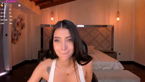 Snapshot of valeriavelvet chatting on January 2025 06:01:02 PM Vale online show from January 2025 06:01:02 PM