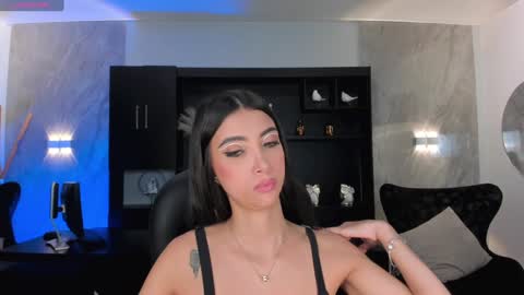 Snapshot of valeriavelvet chatting on January 2025 06:12:02 PM Vale online show from January 2025 06:12:02 PM