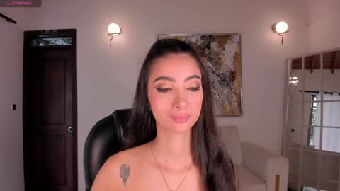 Snapshot of valeriavelvet chatting on February 2025 02:53:02 PM Vale online show from February 2025 02:53:02 PM
