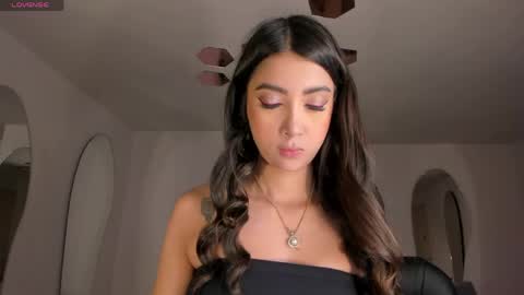 Snapshot of valeriavelvet chatting on May 2026 12:12:01 PM Vale online show from May 2026 12:12:01 PM