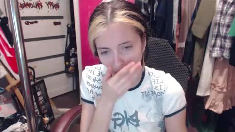 Snapshot of valeriaxkiss chatting on February 2025 06:27:02 PM ValeriaXKiss online show from February 2025 06:27:02 PM