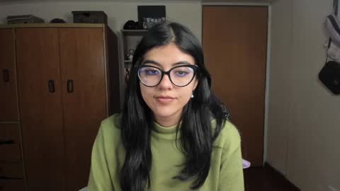 Snapshot of valerie__sky chatting on December 2024 04:20:02 AM Val online show from December 2024 04:20:02 AM