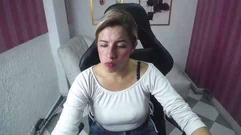 valerie_b online show from December 2024 08:00:01 PM