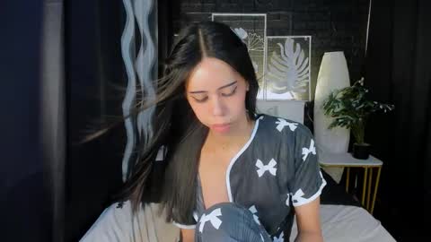 Snapshot of valerieriches chatting on February 2025 02:48:02 PM Valerie online show from February 2025 02:48:02 PM