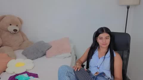 Juli C online show from October 2025 10:52:01 PM