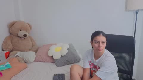 Juli C online show from October 2025 11:48:02 PM