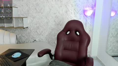 Snapshot of valeriia_moon chatting on June 2026 03:56:02 AM Valeria GomezGMT-5 2200-0600 online show from June 2026 03:56:02 AM