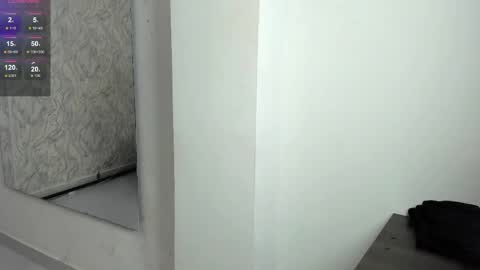 Snapshot of valeriia_moon chatting on June 2026 04:02:01 AM Valeria GomezGMT-5 2200-0600 online show from June 2026 04:02:01 AM