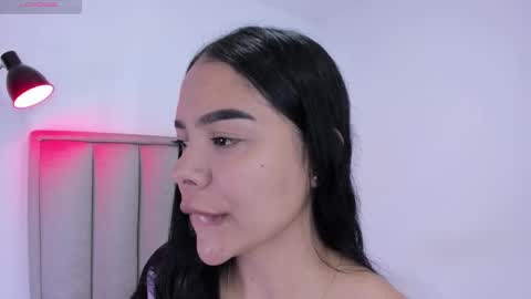 Cris  online show from November 2025 04:16:01 PM