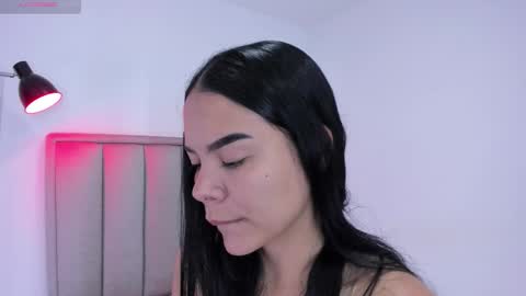 Cris  online show from November 2025 03:28:02 AM