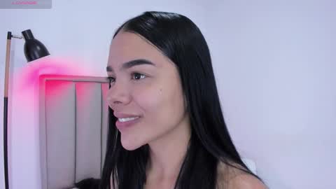 Cris  online show from November 2025 05:04:02 PM