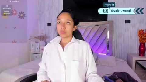 Val online show from December 2025 11:51:01 AM