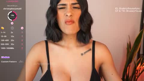 Snapshot of valeryrhouse_ chatting on November 2025 12:11:02 AM All my links here online show from November 2025 12:11:02 AM