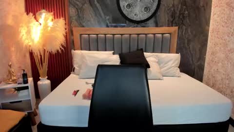 Valerie Shadey  online show from November 2025 08:12:01 PM