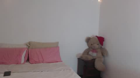 VALIENTE  online show from April 2026 12:22:02 AM