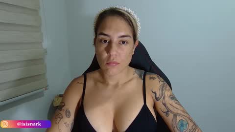 Snapshot of valkyriarose chatting on October 2025 12:21:02 AM Isis online show from October 2025 12:21:02 AM