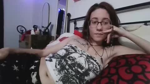 Snapshot of valleriestarr chatting on January 2025 01:27:01 AM Vallerie Starr online show from January 2025 01:27:01 AM