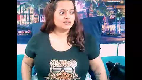 Snapshot of valleyval chatting on January 2025 05:27:01 AM indianvalvet priya is back online show from January 2025 05:27:01 AM