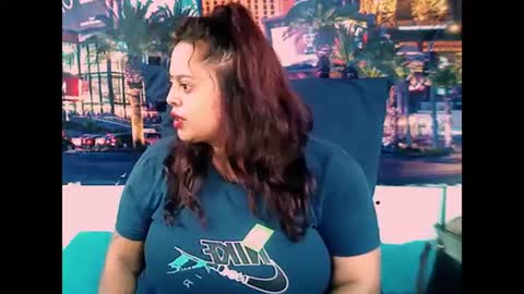 Snapshot of valleyval chatting on February 2025 06:06:02 AM indianvalvet priya is back online show from February 2025 06:06:02 AM