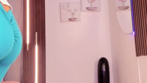 Vallolet Peach  online show from March 2026 12:05:01 PM