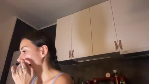 Snapshot of valorant_girl chatting on December 2024 10:27:02 PM Little Devil online show from December 2024 10:27:02 PM