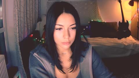 Snapshot of valorant_girl chatting on December 2024 05:15:02 PM Little Devil online show from December 2024 05:15:02 PM