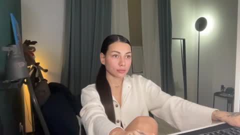 Snapshot of valorant_girl chatting on February 2025 06:46:01 PM Little Devil online show from February 2025 06:46:01 PM