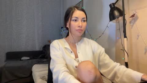Snapshot of valorant_girl chatting on February 2025 06:12:01 PM Little Devil online show from February 2025 06:12:01 PM