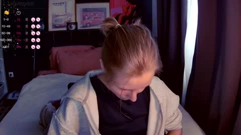 Snapshot of valorant_girl chatting on May 2026 01:41:01 PM Little Devil online show from May 2026 01:41:01 PM