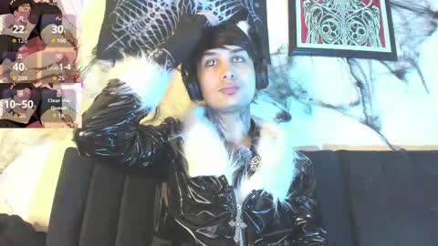 david guzman i model independenthelp me with a thumbs up online show from October 2025 02:37:02 AM