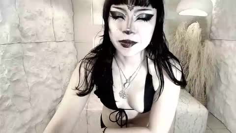 vampkitty_r online show from February 2026 01:17:01 PM