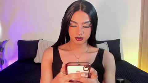 Snapshot of vampy__cinna chatting on April 2026 09:01:01 PM Cinnamon online show from April 2026 09:01:01 PM