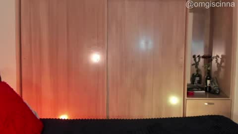 Snapshot of vampy__cinna chatting on May 2026 07:00:01 PM Cinnamon online show from May 2026 07:00:01 PM