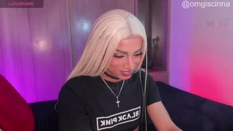 Snapshot of vampy__cinna chatting on June 2026 09:57:01 PM Cinnamon online show from June 2026 09:57:01 PM