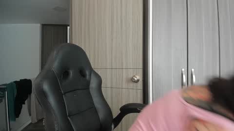 Snapshot of vanandjuani chatting on November 2025 01:55:02 PM vanessa online show from November 2025 01:55:02 PM