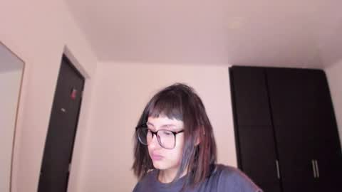Snapshot of vandalovee chatting on October 2025 11:40:01 AM Babi Alu online show from October 2025 11:40:01 AM