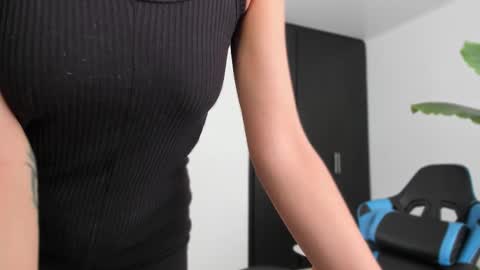 Snapshot of vandalovee chatting on October 2025 02:49:01 PM Babi Alu online show from October 2025 02:49:01 PM