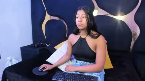 Snapshot of vanelin18 chatting on July 2026 02:27:01 PM Vane online show from July 2026 02:27:01 PM