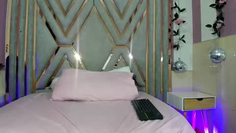 vanesaa_mejia online show from November 2025 04:33:01 AM