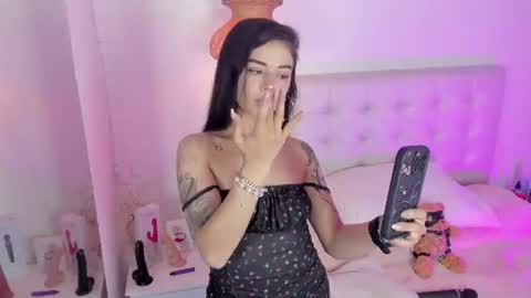 Snapshot of vanessa_cruz_18 chatting on July 2026 10:56:02 PM Vane online show from July 2026 10:56:02 PM