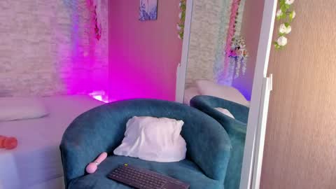 Snapshot of vanessa_santillan chatting on May 2026 08:06:01 PM Vanessa online show from May 2026 08:06:01 PM