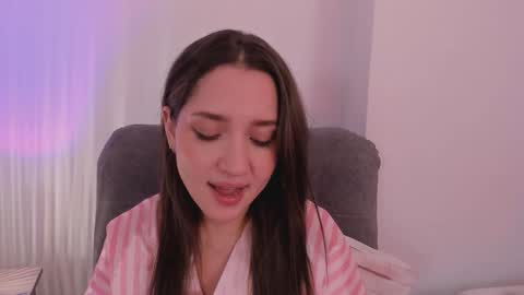 Snapshot of vanessajohnsonn chatting on March 2026 01:32:02 AM vanessajohnsonn online show from March 2026 01:32:02 AM