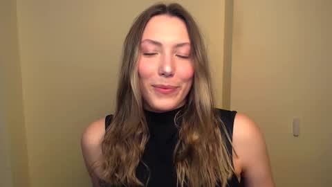 Vanessa online show from March 2025 08:00:01 PM