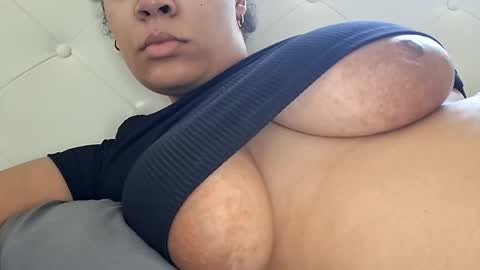 vanessareign online show from April 2026 06:12:02 PM