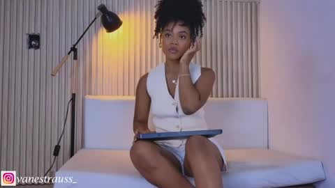 Snapshot of vanestrauss chatting on June 2026 08:25:02 PM New account follow me online show from June 2026 08:25:02 PM