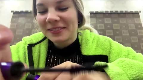 Snapshot of vaniasaisa chatting on November 2025 01:04:02 AM Saisa online show from November 2025 01:04:02 AM