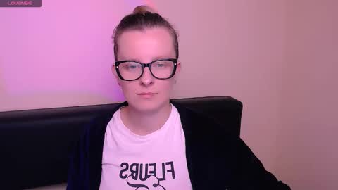 Mia online show from October 2025 07:49:02 AM