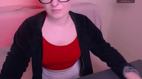 Mia online show from December 2025 08:34:01 AM